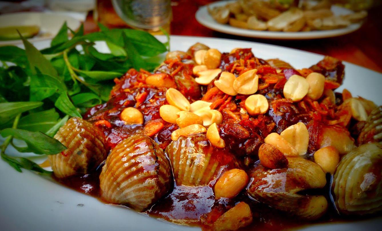 Thơm ngon nức tiếng món sò huyết đầm Ô Loan